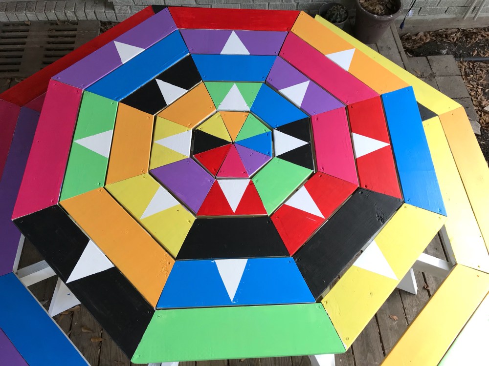 ColorfulOctagonTable