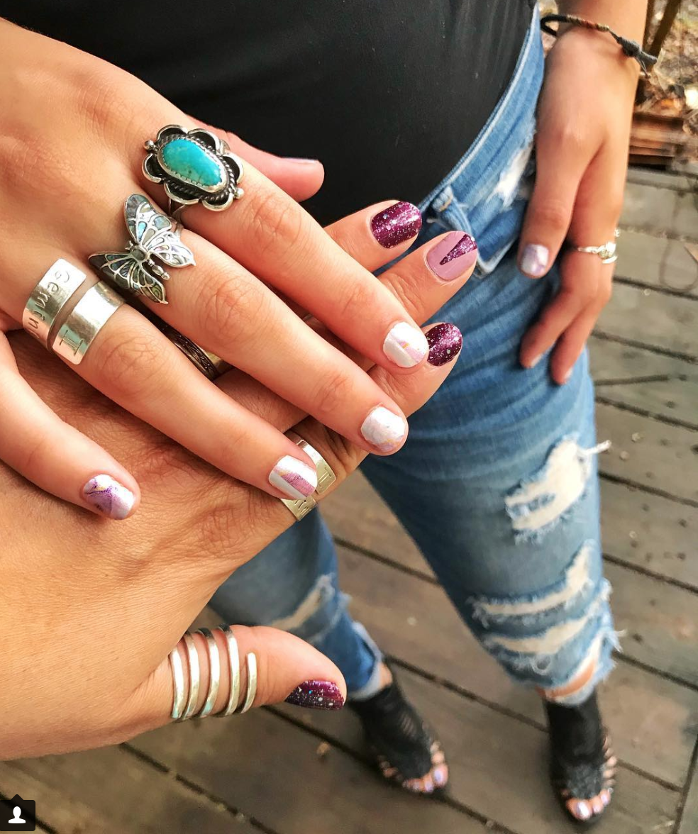 BordeauxGlitzMarble_AngelaHiderNails